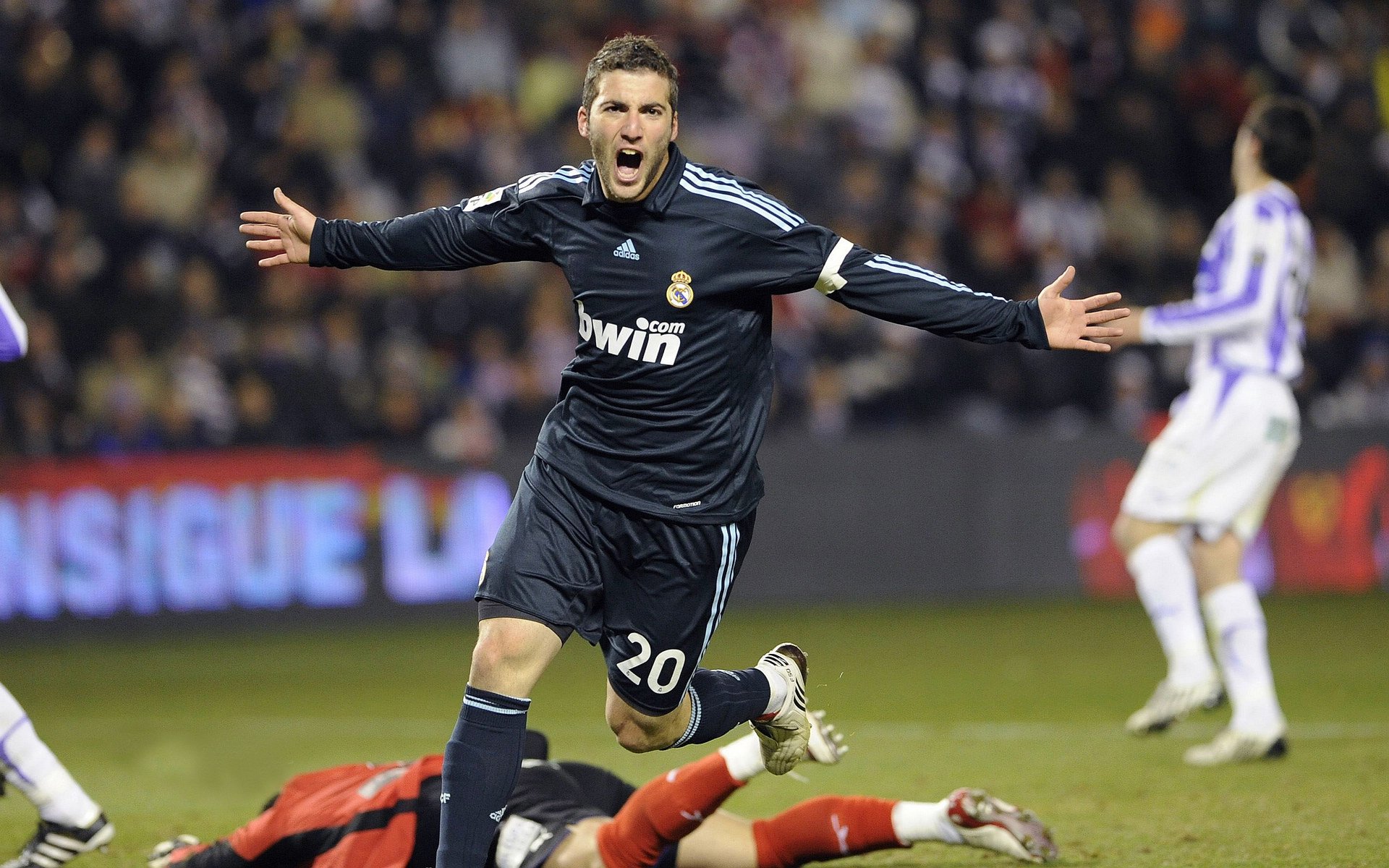 冰与火之歌，深圳队的绝对压制与利拉德的攻防统治