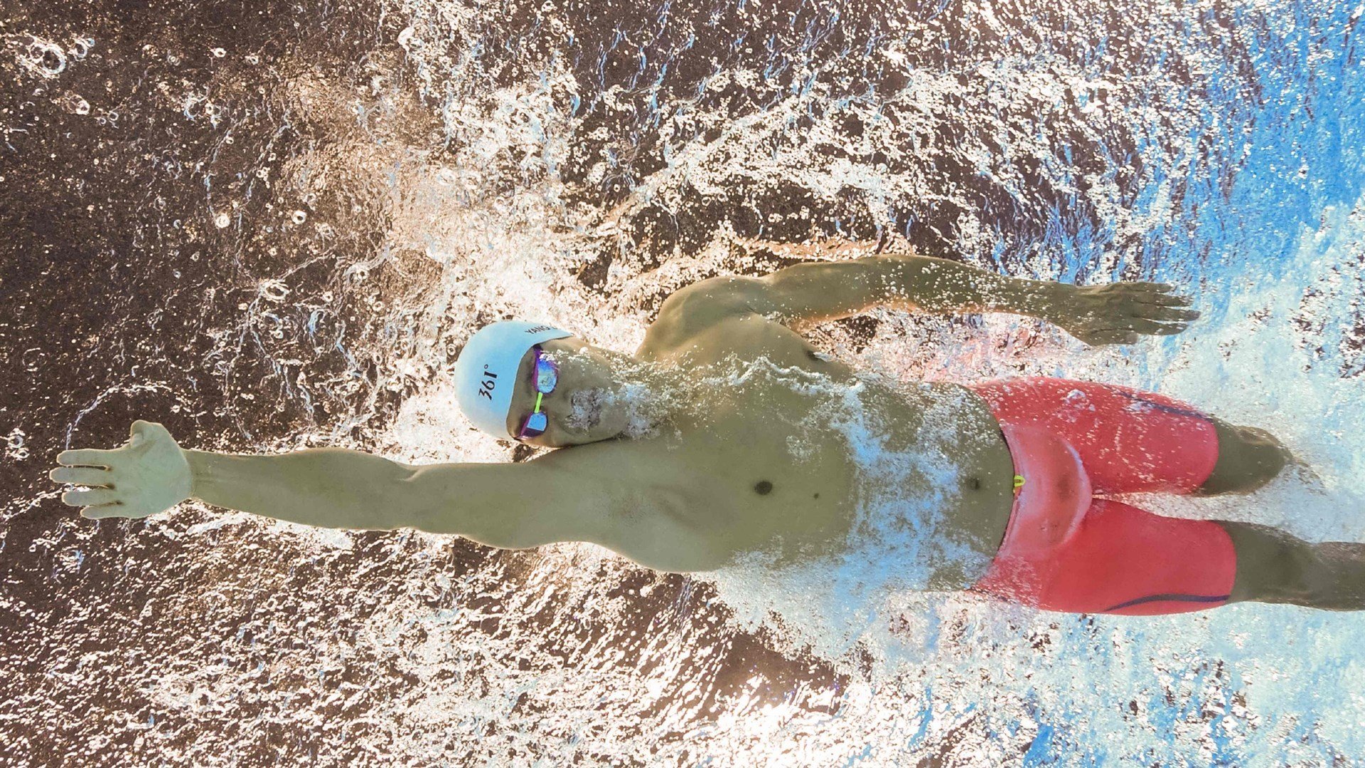 天山雄鹰展翅，希腊神兽奔腾，竞技之夜的唯一对决