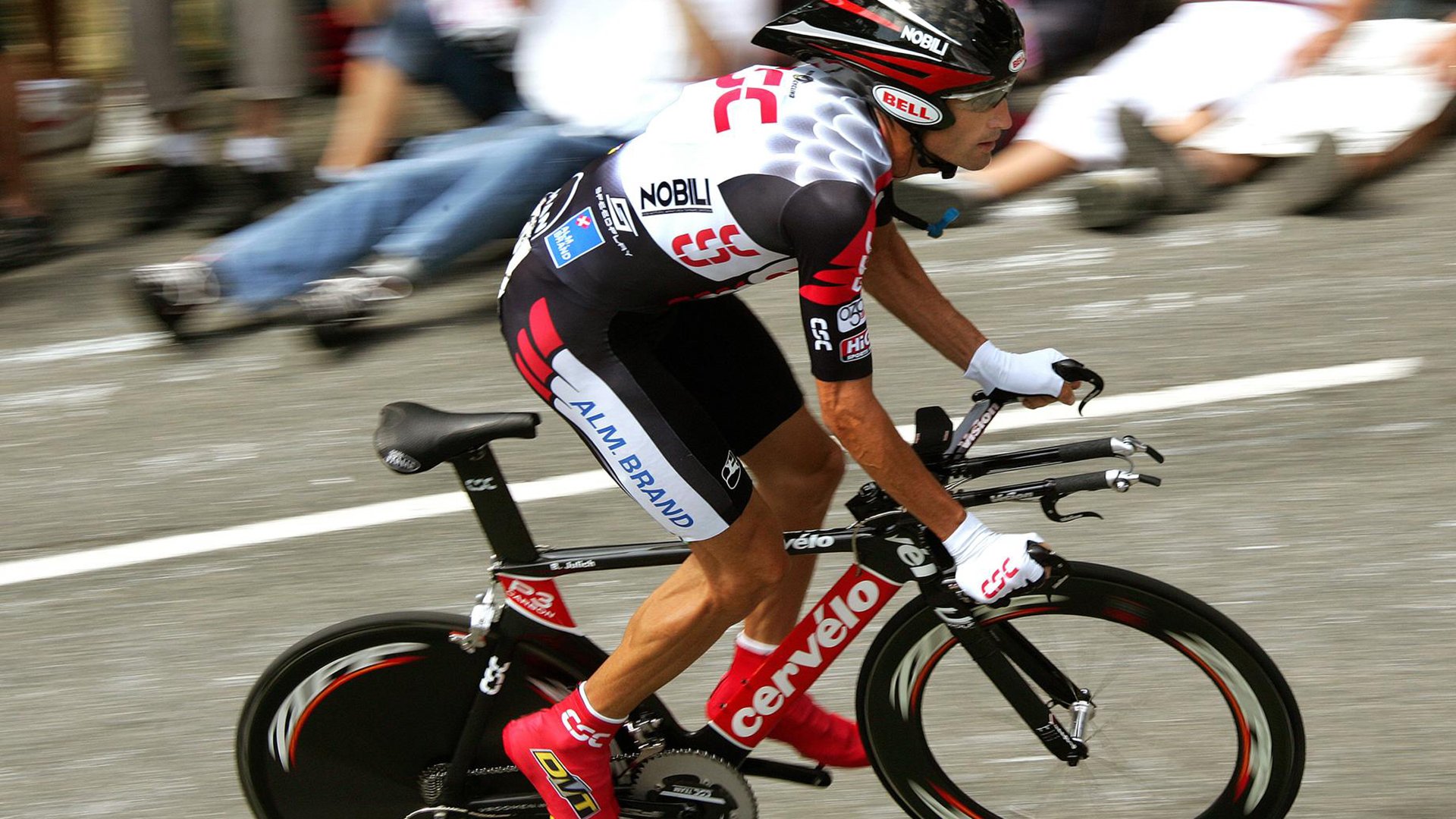 红土之王跨界点燃硬地，纳达尔戴维斯杯横扫温网荣耀，诠释何为赛场唯一性